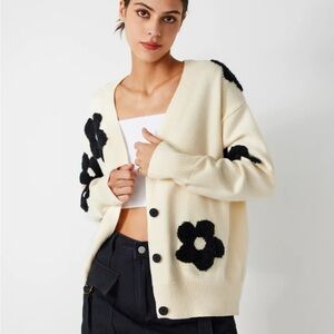 CIDER Floral Cream and Black Women's Sweater Size OXL
